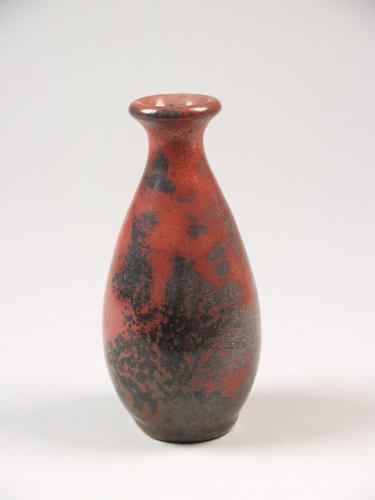 Grey and red glazed vase made by Judith Laqueur-Révész in 1952